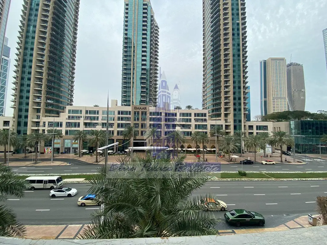3-bedroom apartment in Standpoint Towers, Downtown Dubai