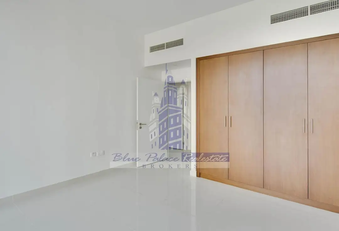 3-bedroom apartment in Boulevard Crescent Towers, Downtown Dubai