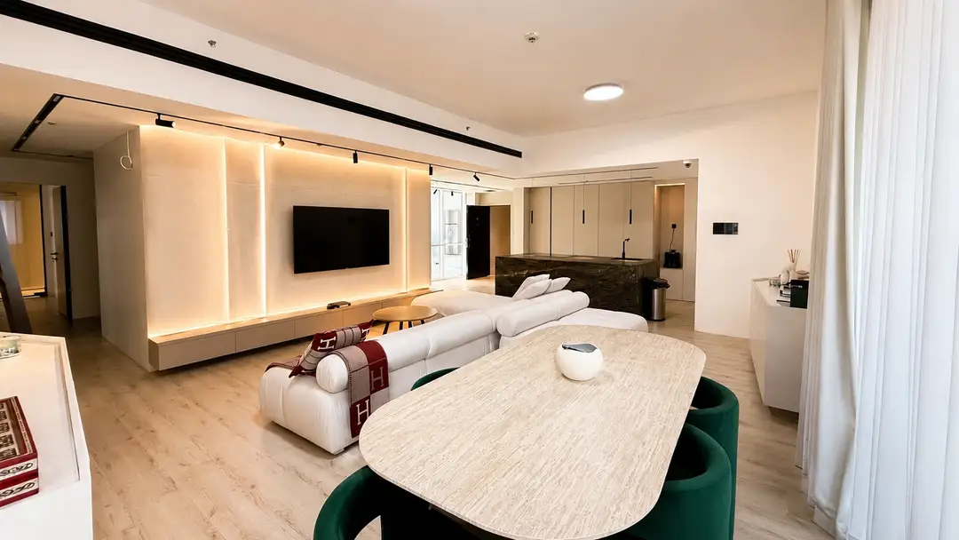 3-bedroom apartment in Vezul Tower, Business Bay